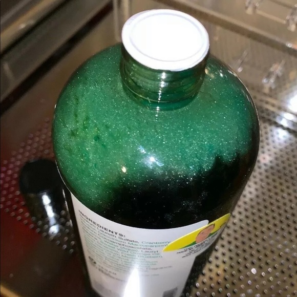 COPY - Lush Cosmetics BERRY BERRY CHRISTMAS SHOWER GEL🎄 - Picture 3 of 4